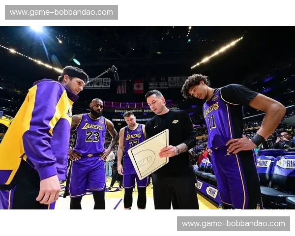 湖人vs雷霆：洛城紫金军团与俄城青年军的首场巅峰对决